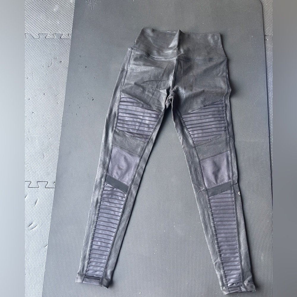 Alo yoga Moto Leggings size large black - gently worn